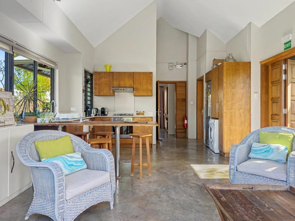 Cozy Nature Escape - 2BR Tiny House with Pool & BBQ Chalet in Rivière Noire District, Mauritius