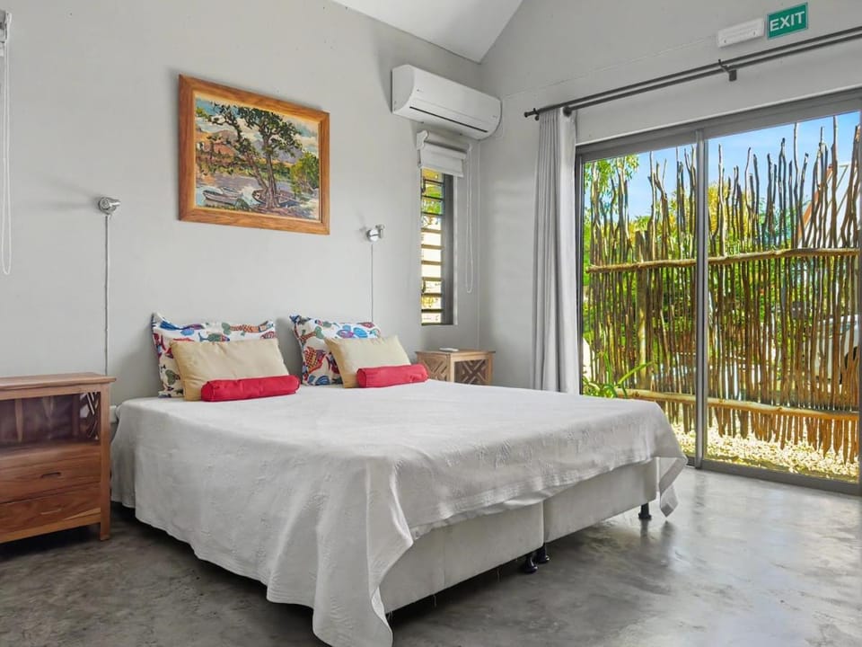 Cozy Nature Escape - 2BR Tiny House with Pool & BBQ Chalet in Rivière Noire District, Mauritius