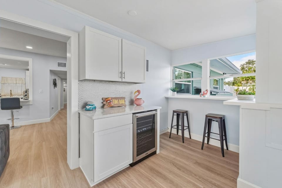 Saint Petersburg Escape Private Pool 5 Minutes to the Beach House in Bay Pines