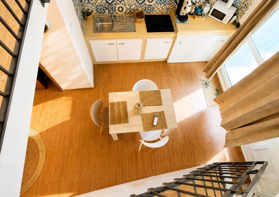 TV and multimedia, Living room, Seating area, Dining area