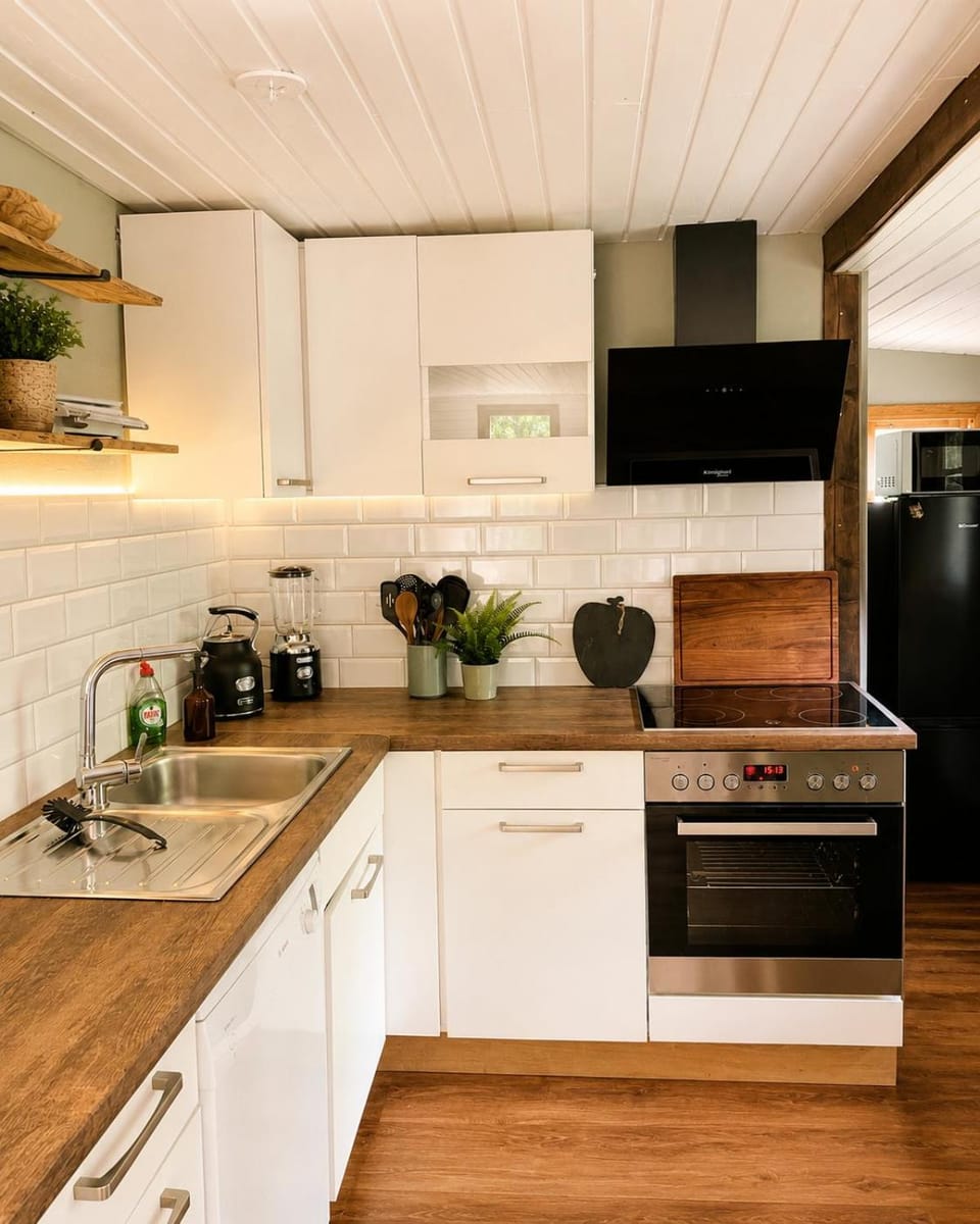 Kitchen or kitchenette, Time of day, dishwasher, stove, kitchen