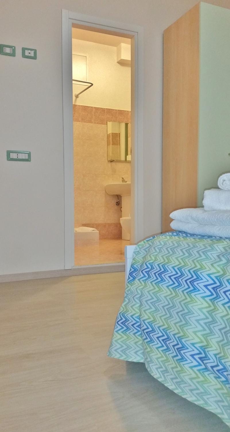 Toilet, Bed