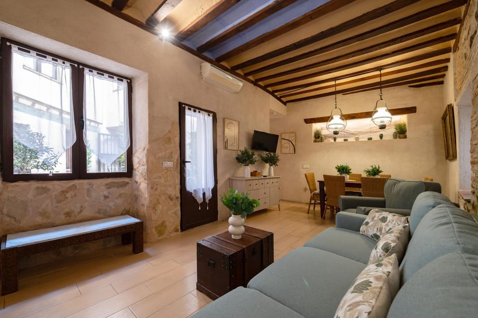 Patio in the Heart of Toledo , Pets , Family Apartment in Toledo