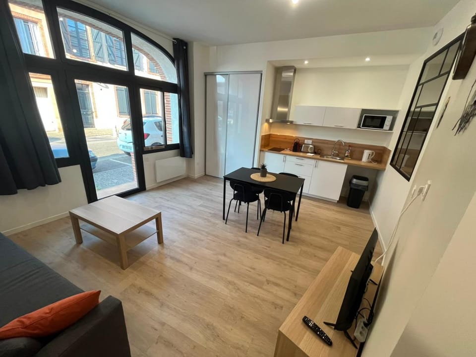 Dining area, microwave, stove, toaster, kitchen