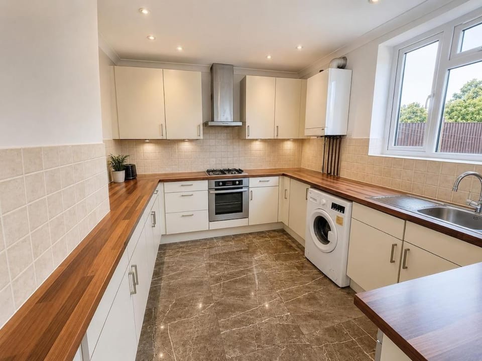 Cosy 3 Bed House Eltham Off Street Parking House in Sidcup