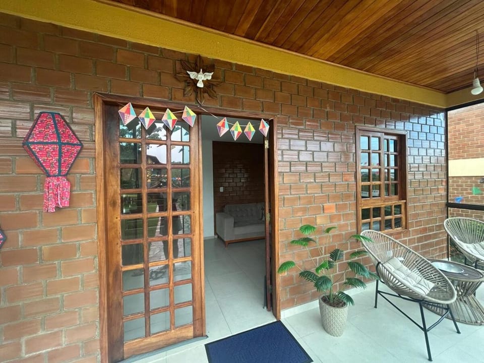 Casa completa para 13 pessoas, 5 suítes, área gourmet House in Gravatá