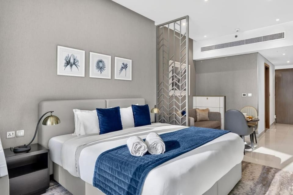FIRST CLASS Studio Urban Escape with Canal Views Apartment in Dubai