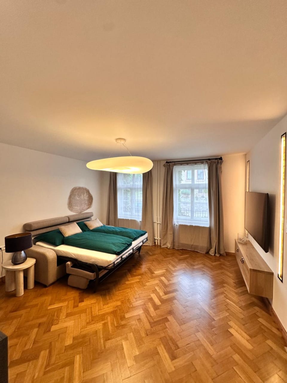 Bed, TV and multimedia