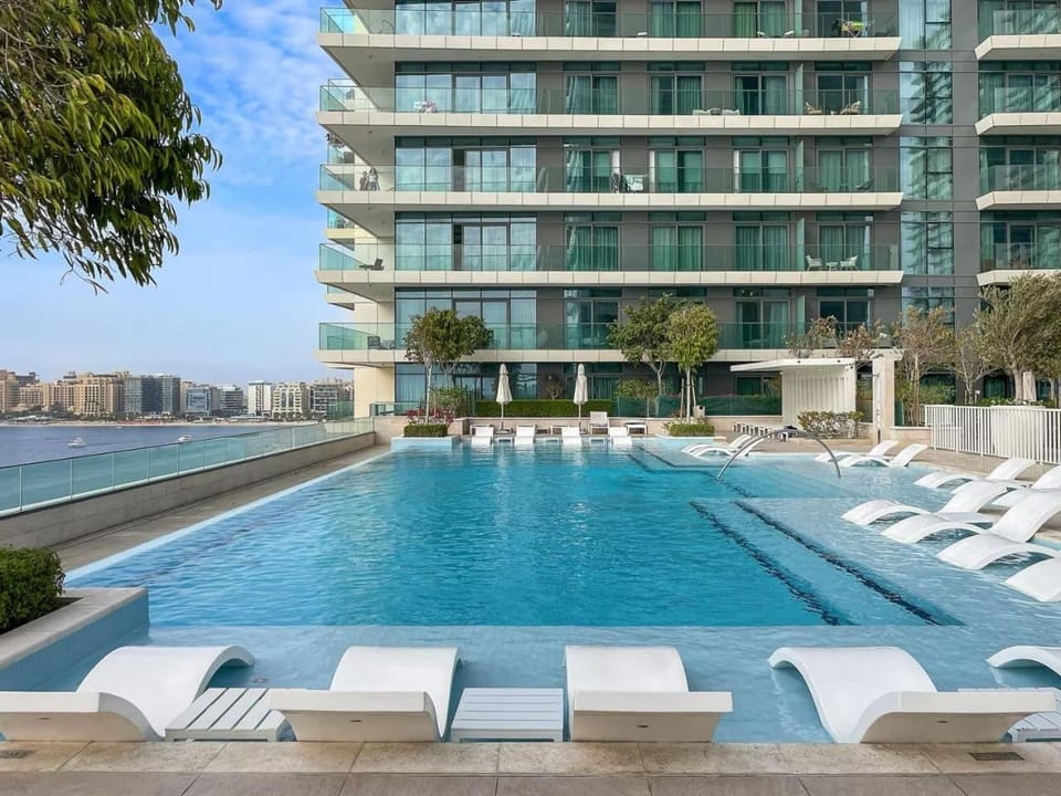 FIRST CLASS 1BR Serenity Sea and Palm View Apartment in Dubai