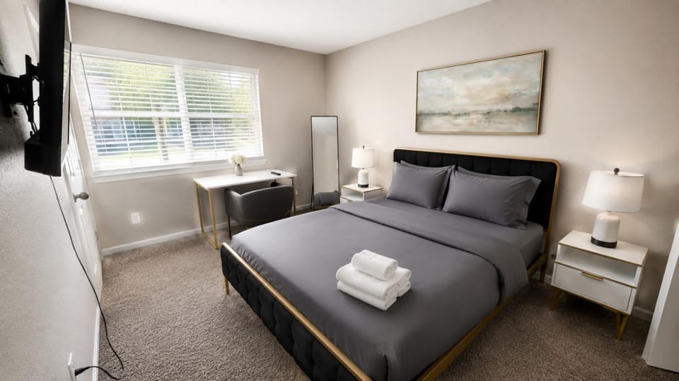 The Crestline Stay Hoover Townhome 2BR U4 House in Hoover
