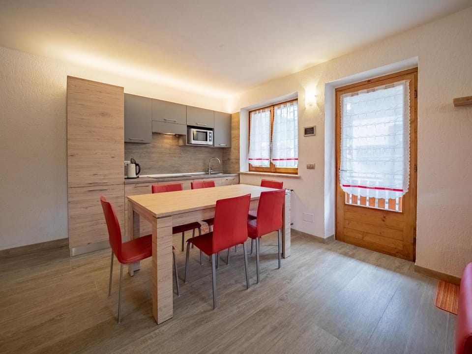 Kitchen or kitchenette, Dining area, Communal kitchen