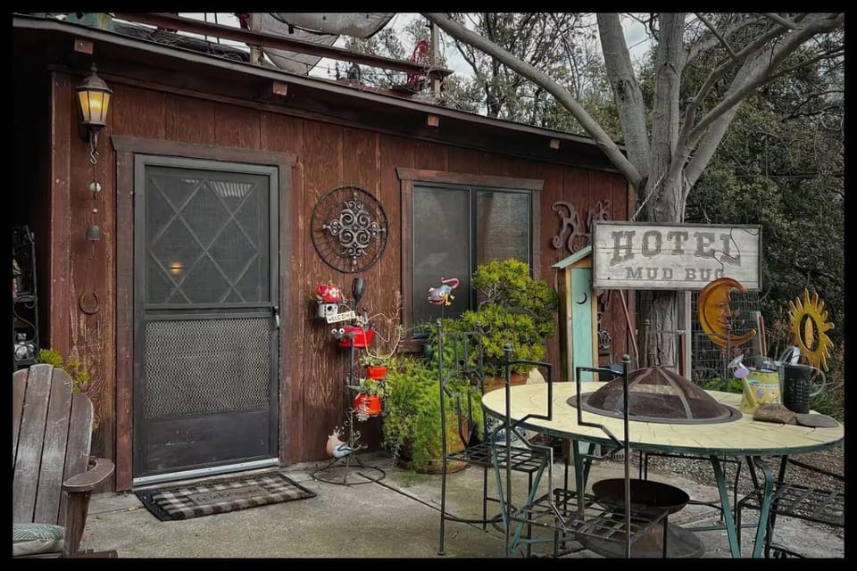 Riverview Bungalow - Pet Friendly Bed and Breakfast in Three Rivers