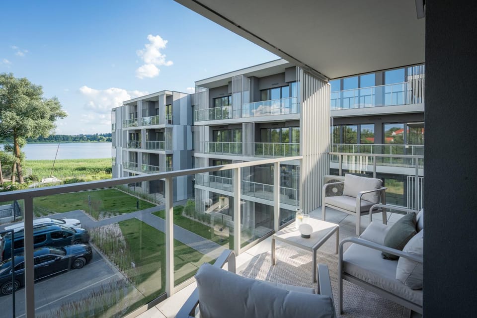 Property building, Day, Natural landscape, View (from property/room), Balcony/Terrace, Balcony/Terrace, Seating area, Lake view, Parking
