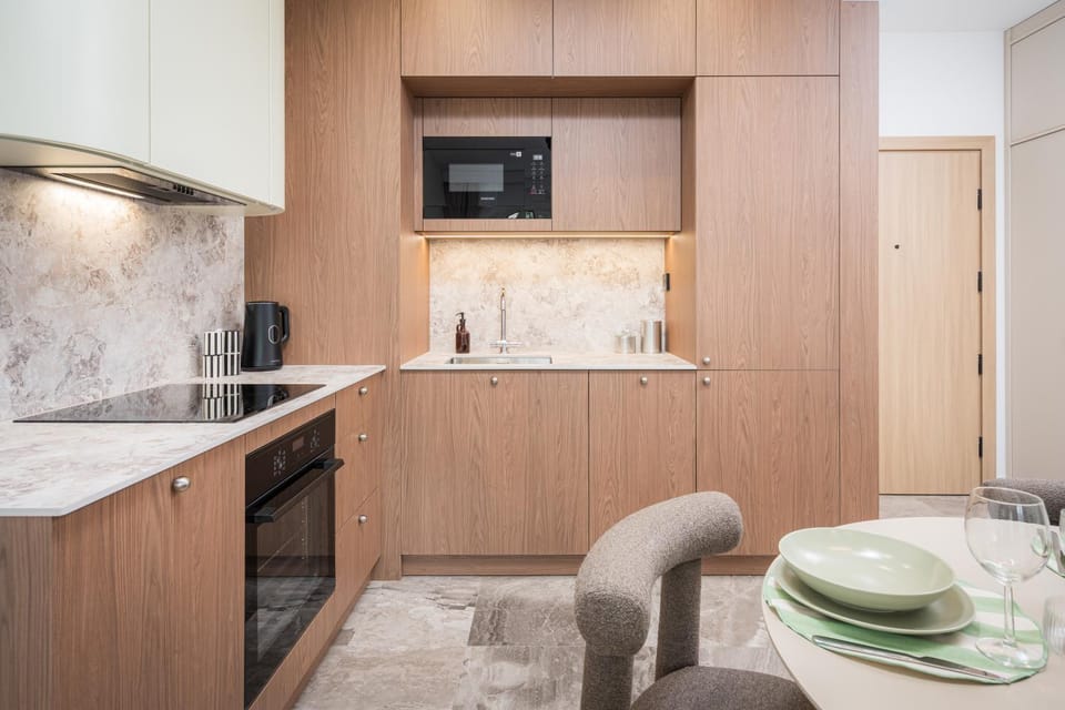 Kitchen or kitchenette, Dining area, microwave, stove