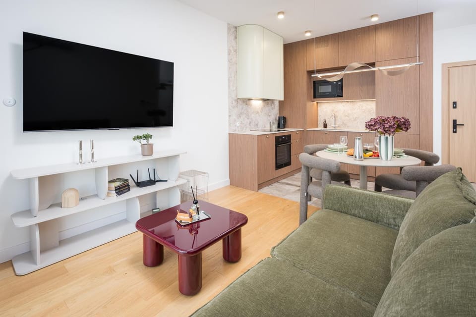 Kitchen or kitchenette, Living room, Seating area, Dining area