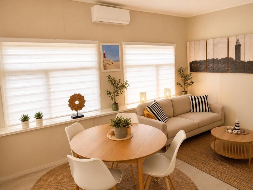 Houten Beachhome Ouddorp aan Zee House in Ouddorp