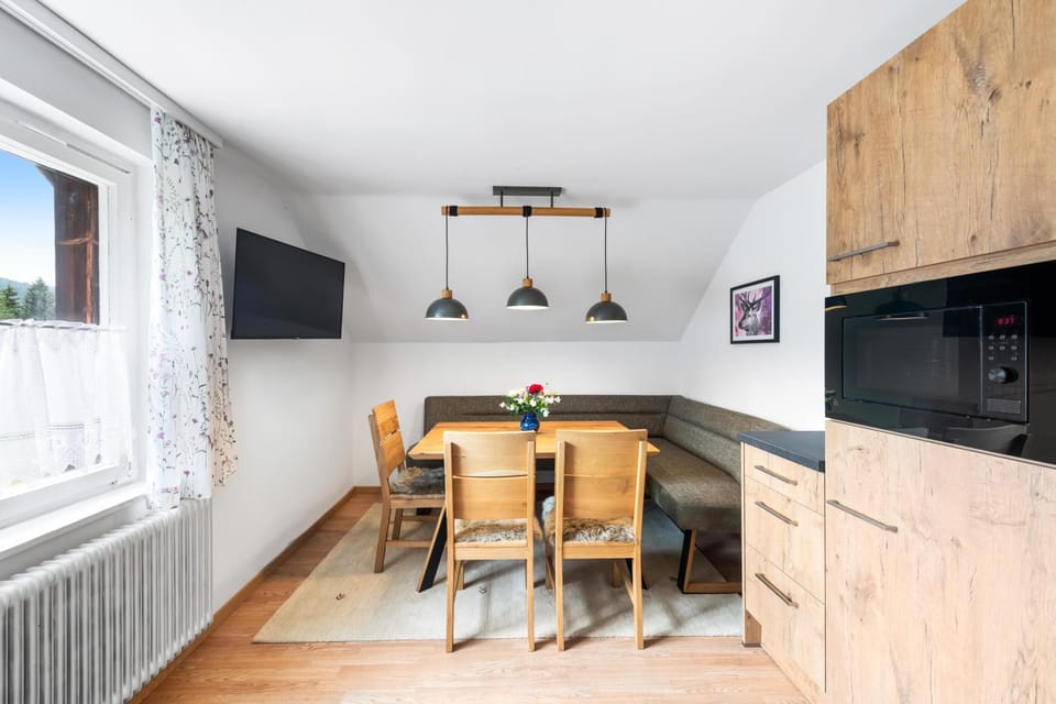 TV and multimedia, Kitchen or kitchenette, Dining area