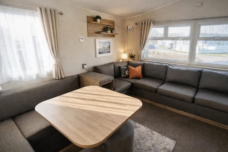 Mainland Family & Group Size Free Parking Chalet in Chichester