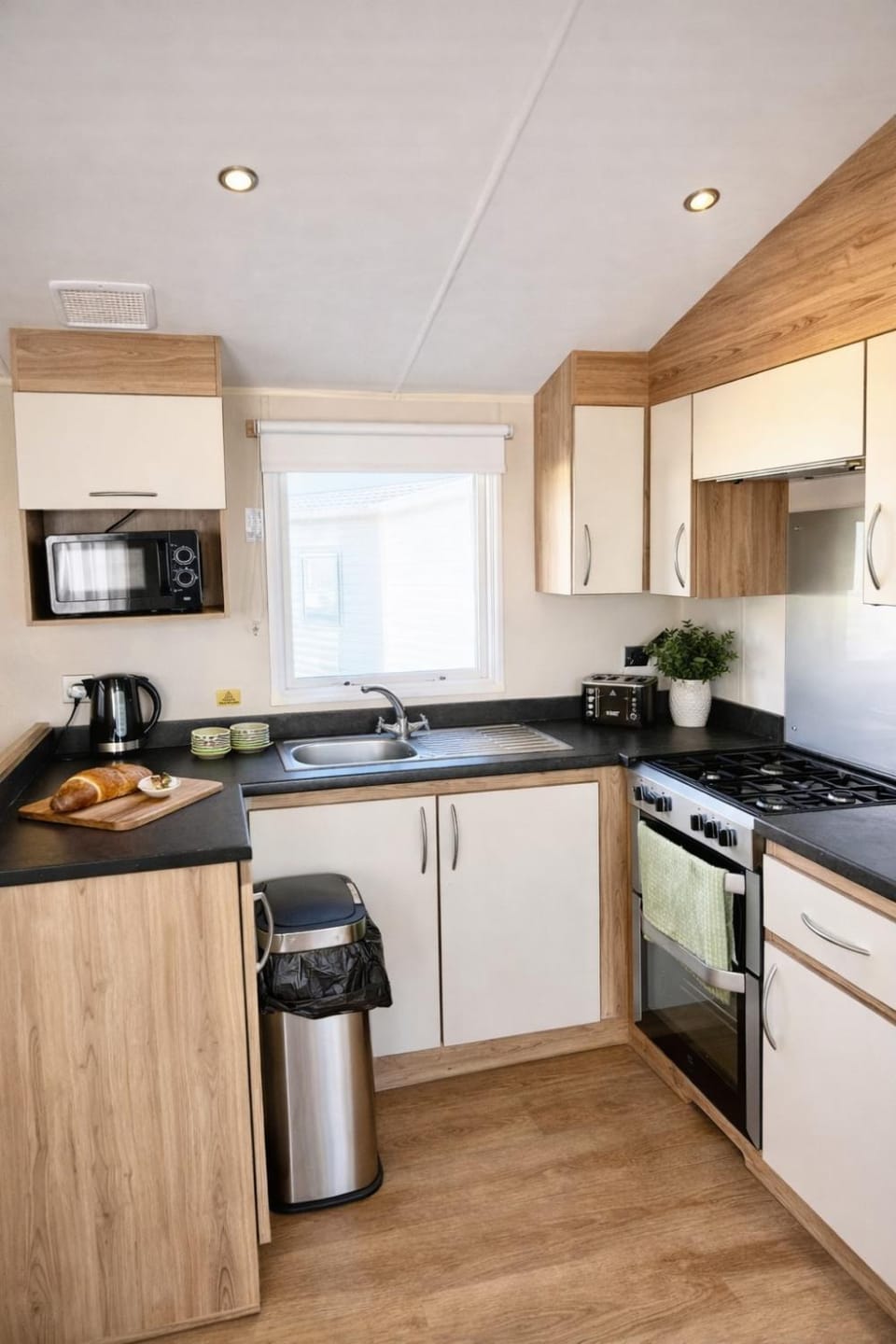 Mainland Family & Group Size Free Parking Chalet in Chichester