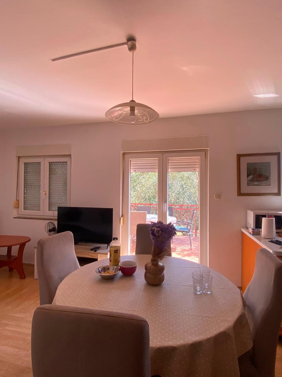 Kitchen or kitchenette, Seating area, Dining area