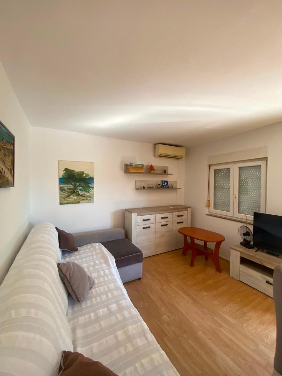 Communal lounge/ TV room, TV and multimedia, Living room, Seating area, Evening entertainment
