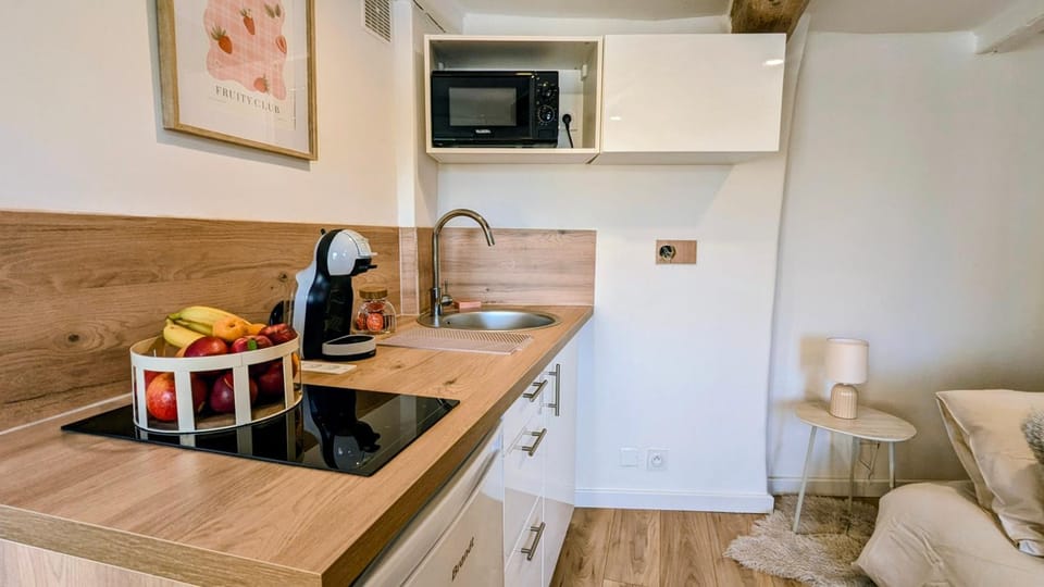 Kitchen or kitchenette, kitchen