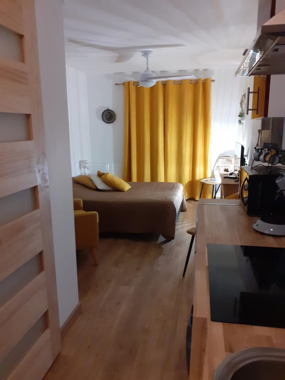 studio indépendant à Bormes-les-Mimosas Apartment in Bormes-les-Mimosas