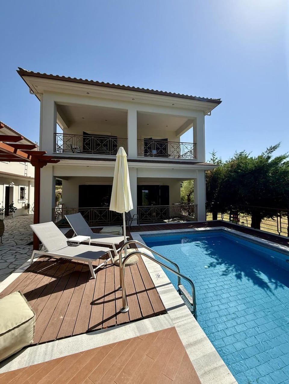 Property building, Swimming pool