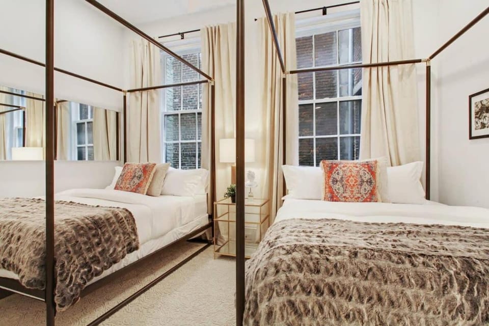 Luxe 8BR CBD Duplex Private Courtyard Hotel in French Quarter