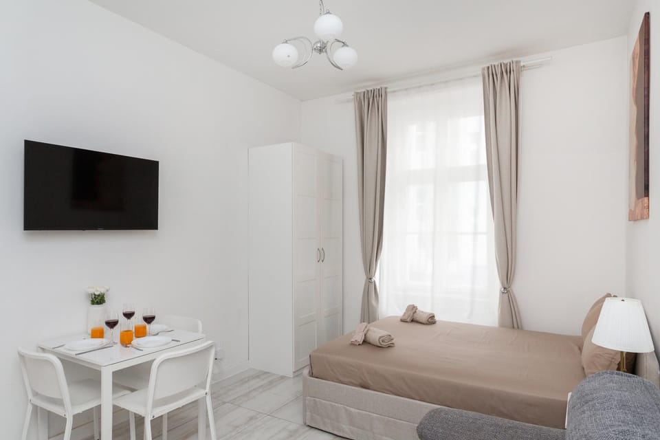 TV and multimedia, Living room, Dining area