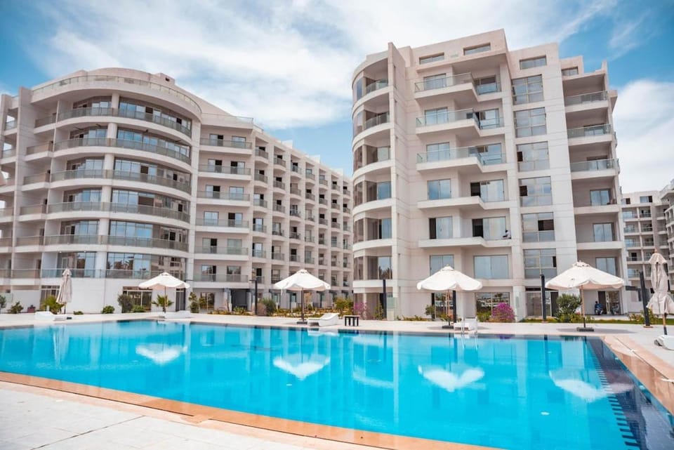 Modern studio with pool view in the city center Apartment in Hurghada