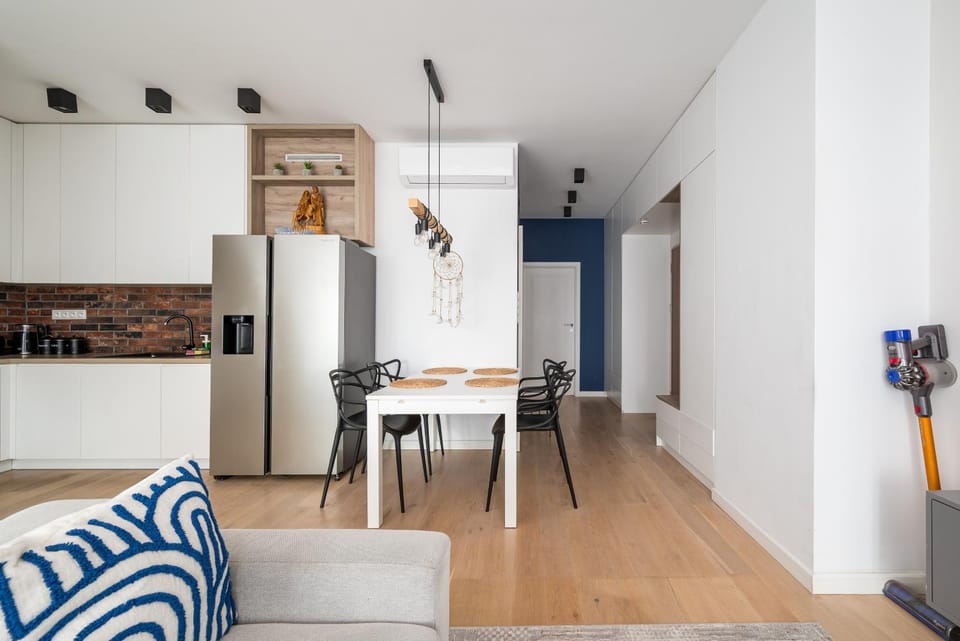 Kitchen or kitchenette, Living room, Seating area, Dining area, oven