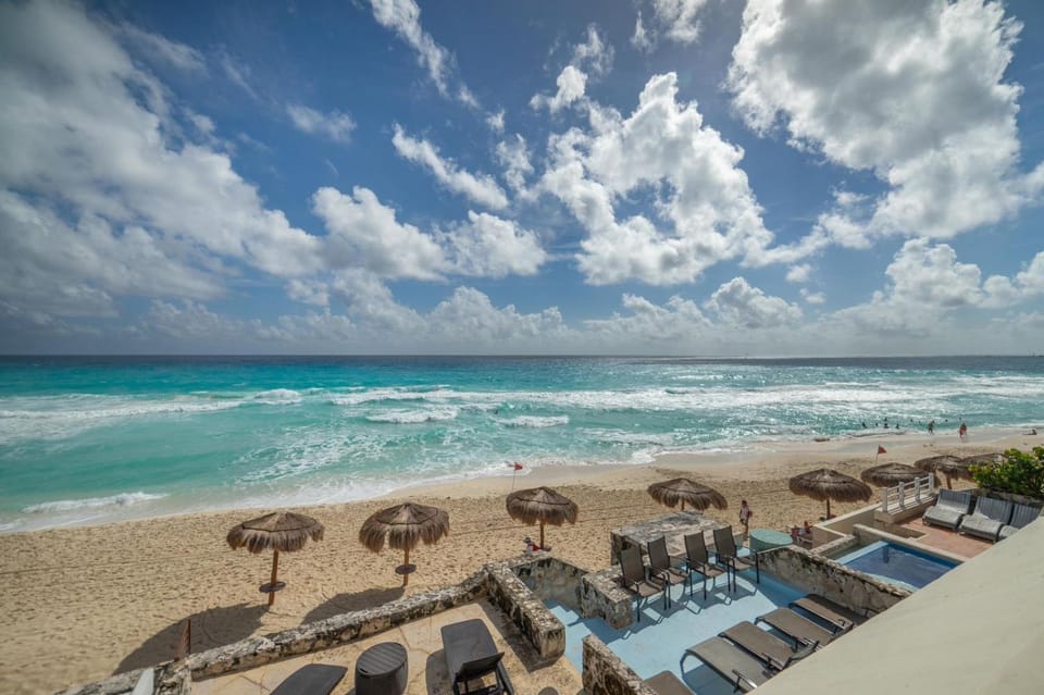 Solymar villas exclusivas frente al mar caribe Apartment hotel in Cancun