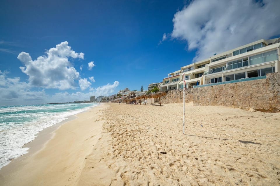 Solymar villas exclusivas frente al mar caribe Apartment hotel in Cancun