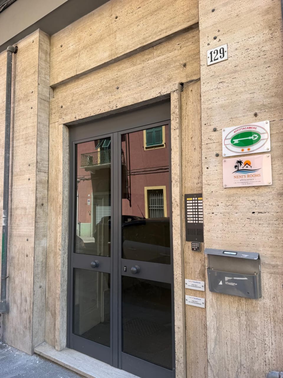 Neni's Rooms Bed and Breakfast in La Spezia