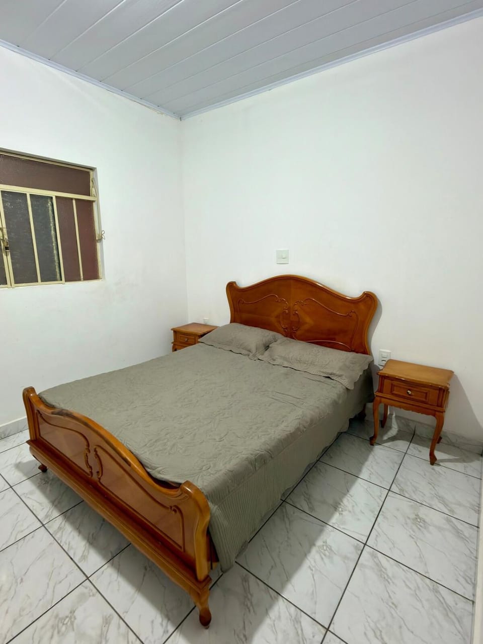 Casa central, com 2 quartos e até 2 carros House in State of São Paulo