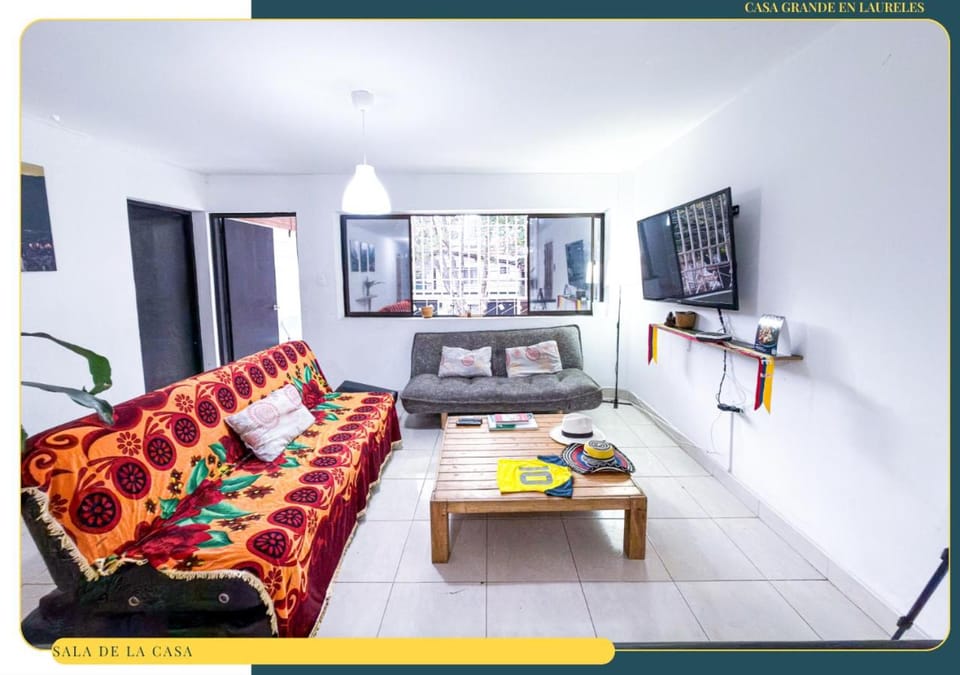 Amplia Casa en Laureles, Zona Residencial y Tranquila Apartment in Medellin