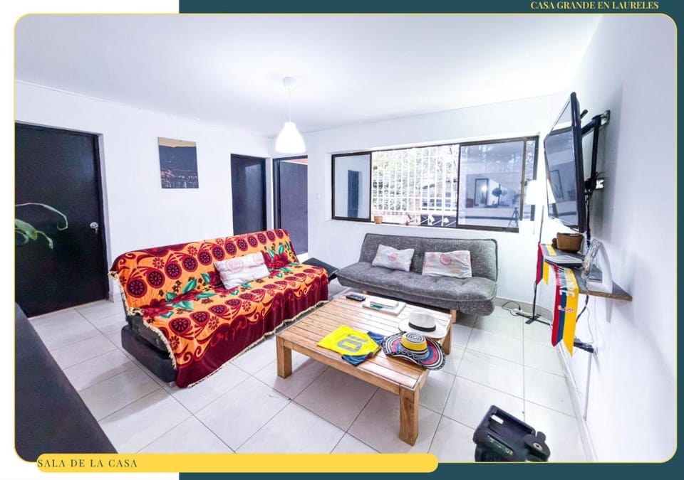 Amplia Casa en Laureles, Zona Residencial y Tranquila Apartment in Medellin
