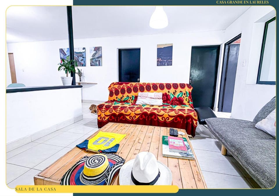 Amplia Casa en Laureles, Zona Residencial y Tranquila Apartment in Medellin