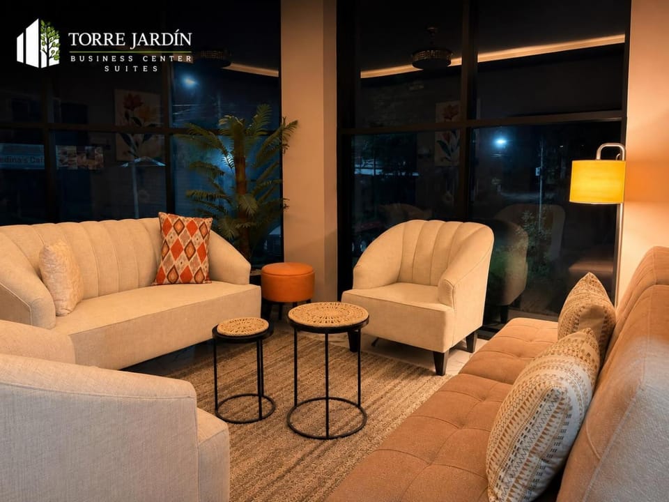 Torre Jardin Business Center Suites Hotel in El Salvador