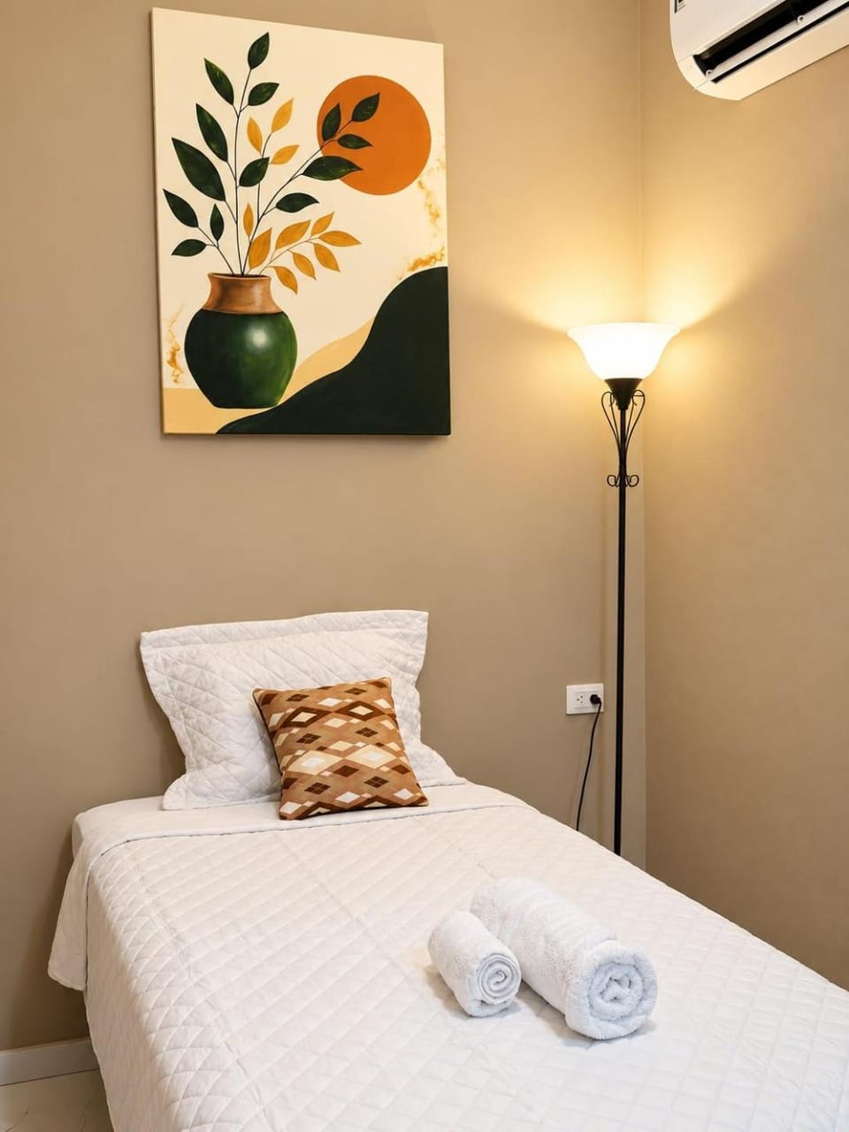 Torre Jardin Business Center Suites Hotel in El Salvador