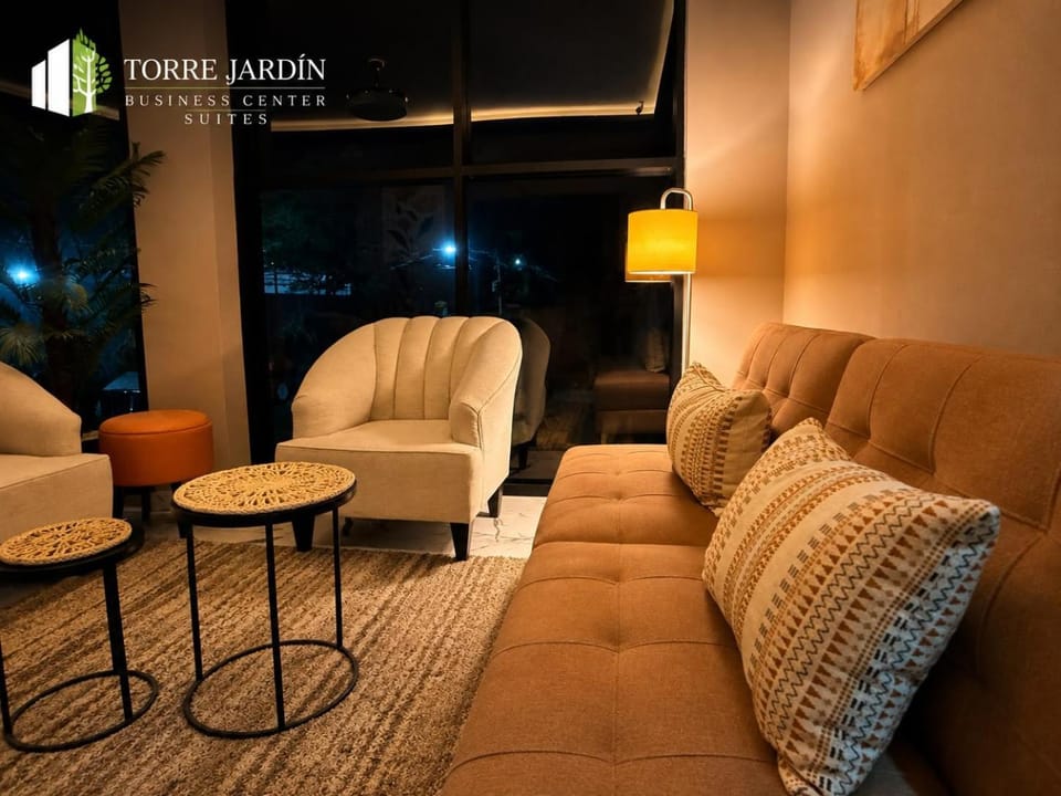 Torre Jardin Business Center Suites Hotel in El Salvador