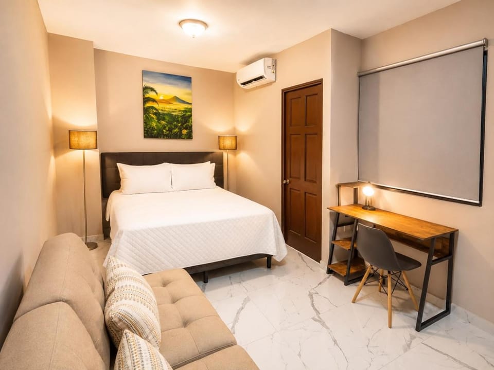Torre Jardin Business Center Suites Hotel in El Salvador