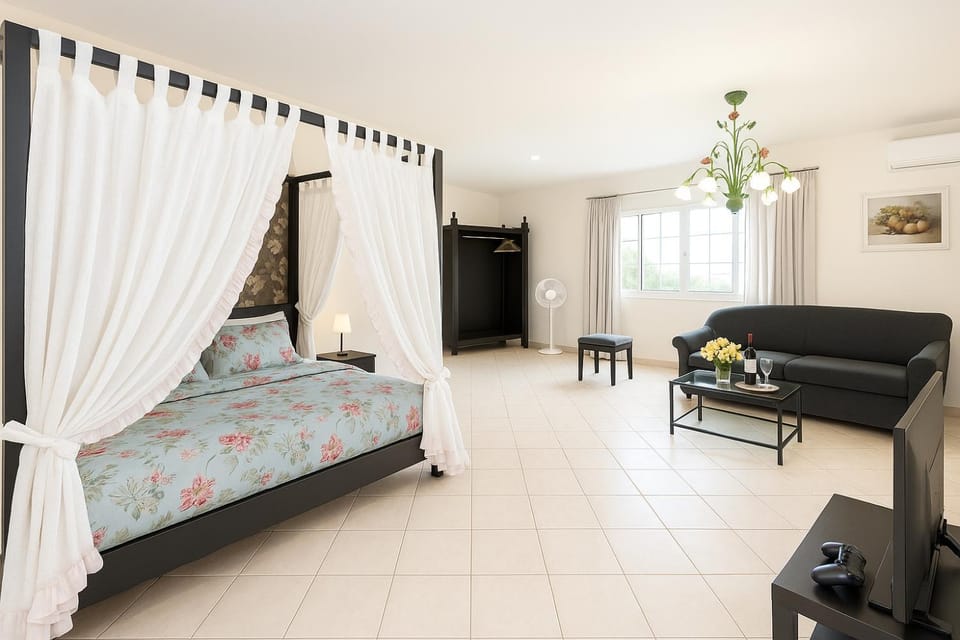 Bed, Seating area, Bedroom