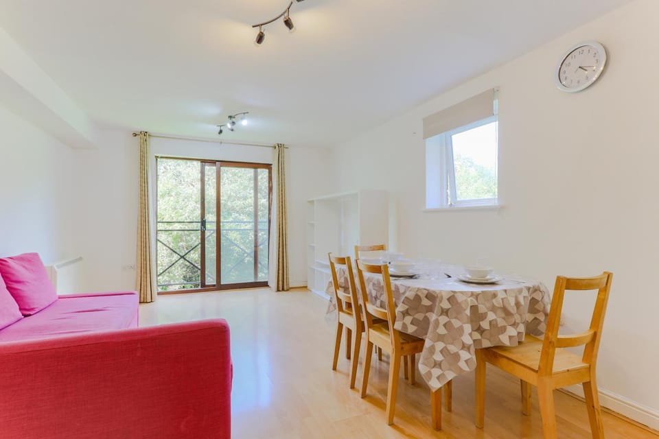 26 Trelawney Place, close to London Apartment in Grays