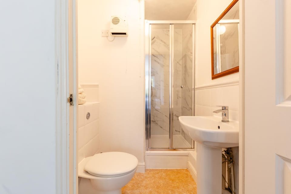 26 Trelawney Place, close to London Apartment in Grays