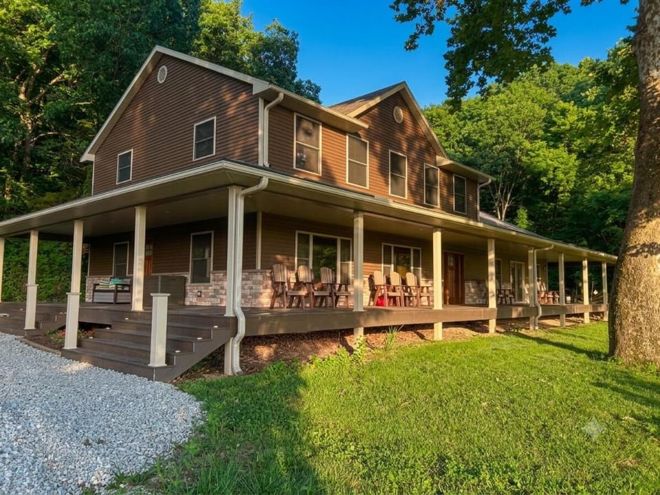 Suite 2 Remodeled 2BR w Kitchen & Grill Apartment in Illinois