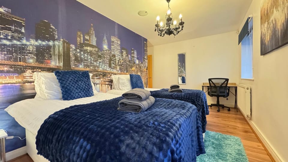Spacious 2-Bedroom Duplex Apartment With Private Gated Parking Apartment in Doncaster