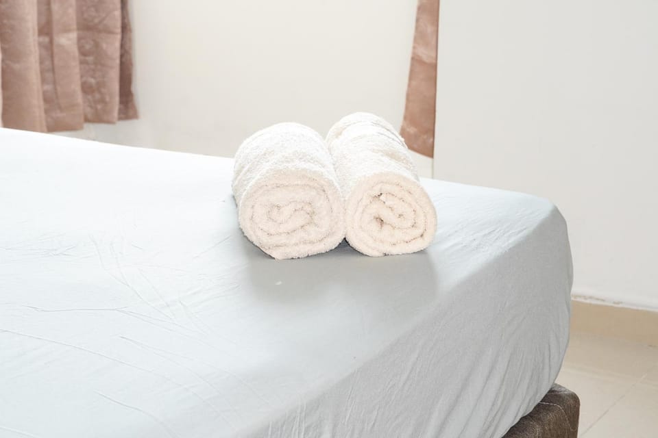 Bed, Photo of the whole room, Bedroom, towels