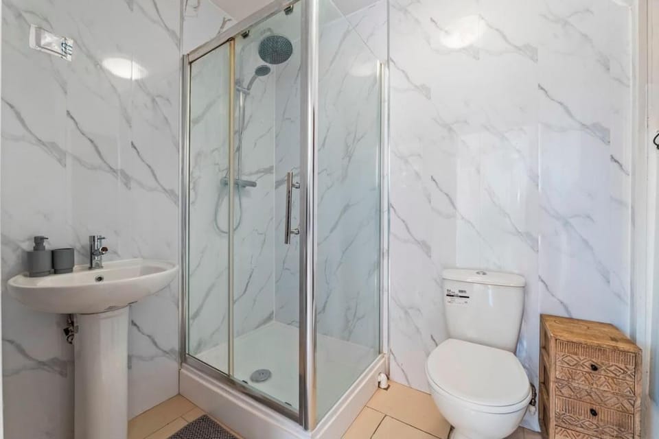Shower, Toilet, Bathroom